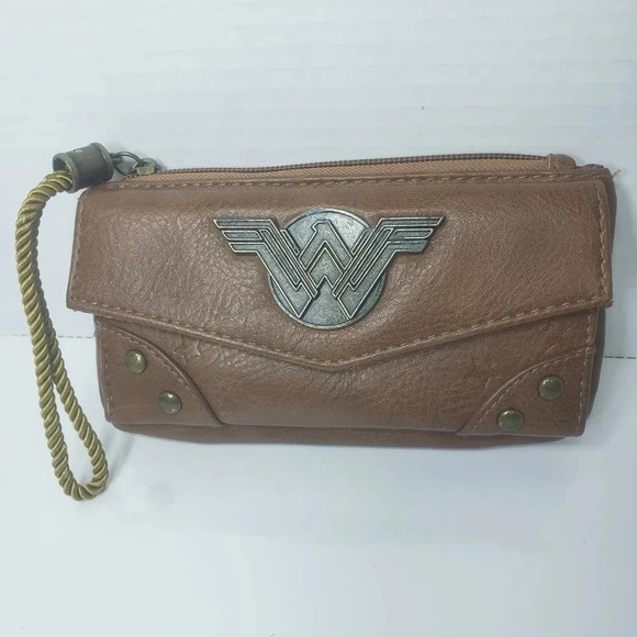 Wonder Woman Faux  Brown Leather DC Comics Womans Wallet. - Picture 1 of 9